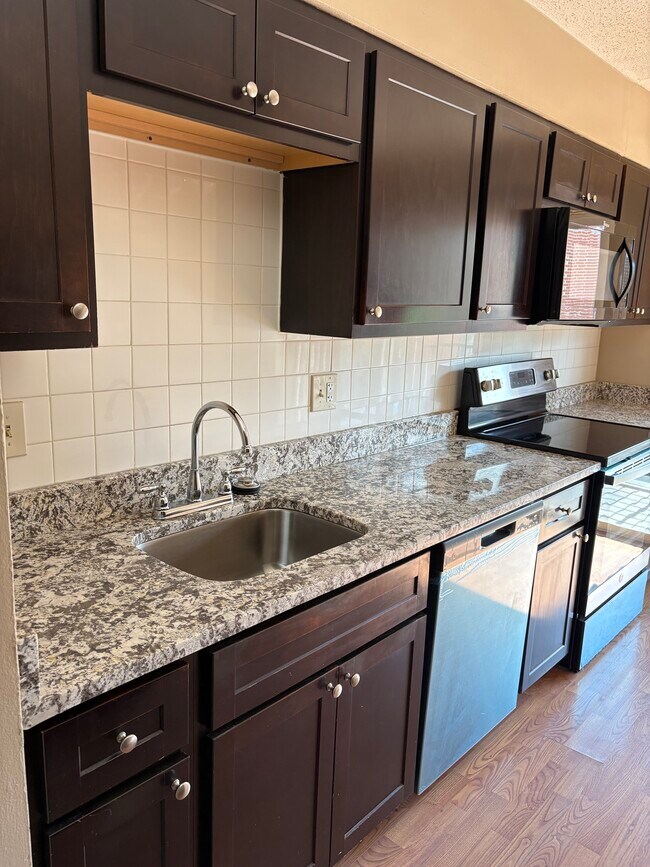Foto del edificio - 10335 Forest Brook Ln