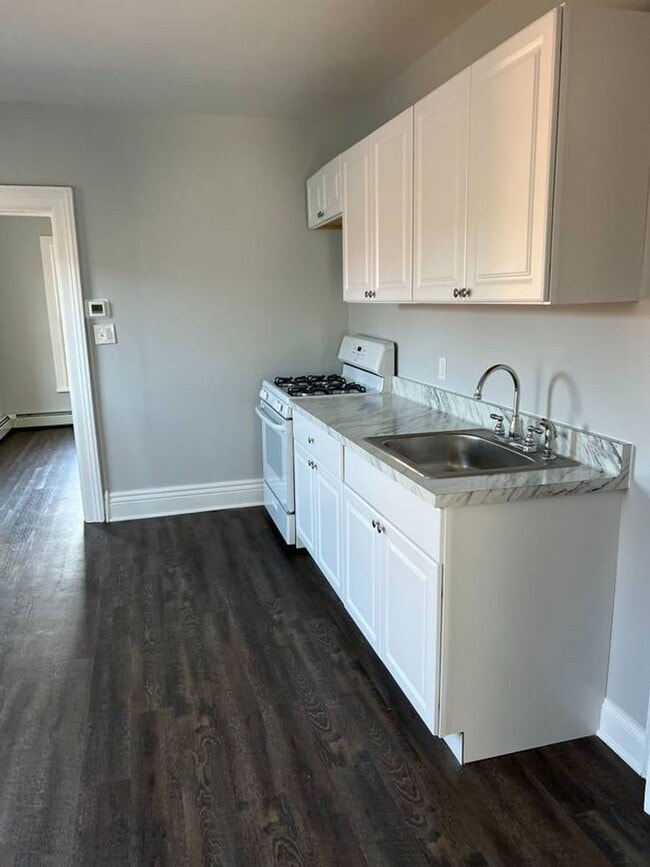 Building Photo - 42 Elmwood Ave