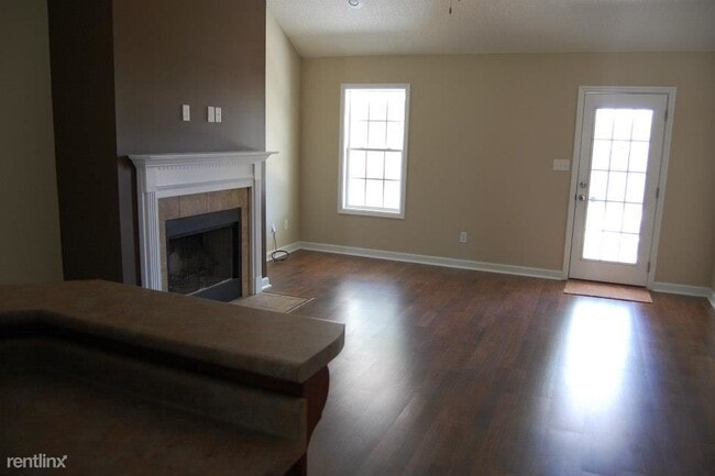Building Photo - 4 br, 2.5 bath House - Quarterman Estates
