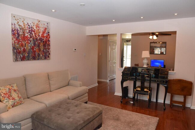 Building Photo - 794 Reading Ct