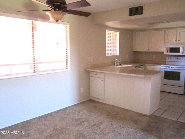 Foto del edificio - 12212 N Paradise Village Pkwy W