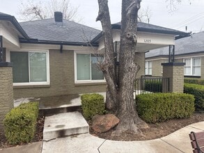 Building Photo - 1205 Military Ct