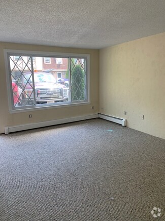 Building Photo - 945 Riverside Dr