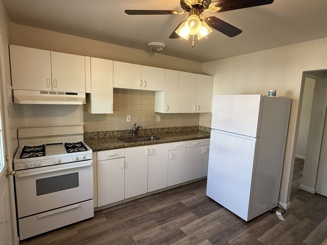 Building Photo - 651 Southwell Ln