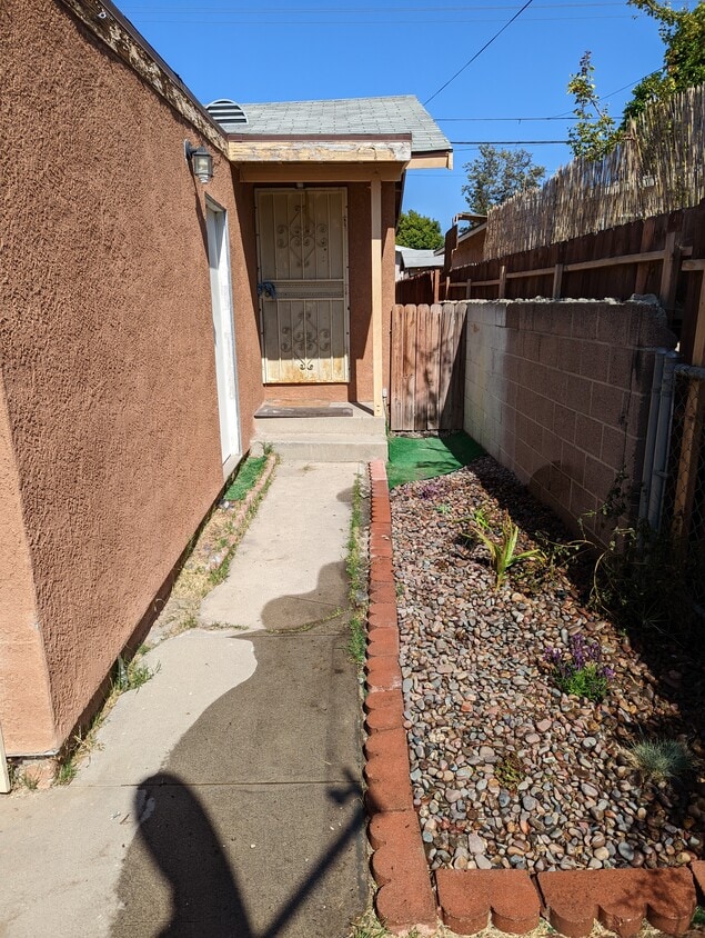 9602 San Carlos Ave, South Gate, CA 90280 House Rental in South Gate