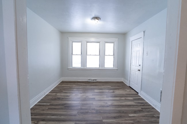 Building Photo - 2099 Niagara St