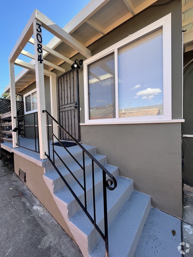 Building Photo - 3084 Capp St