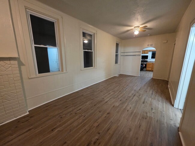 Building Photo - Updated 2 bedroom 1 bath house!