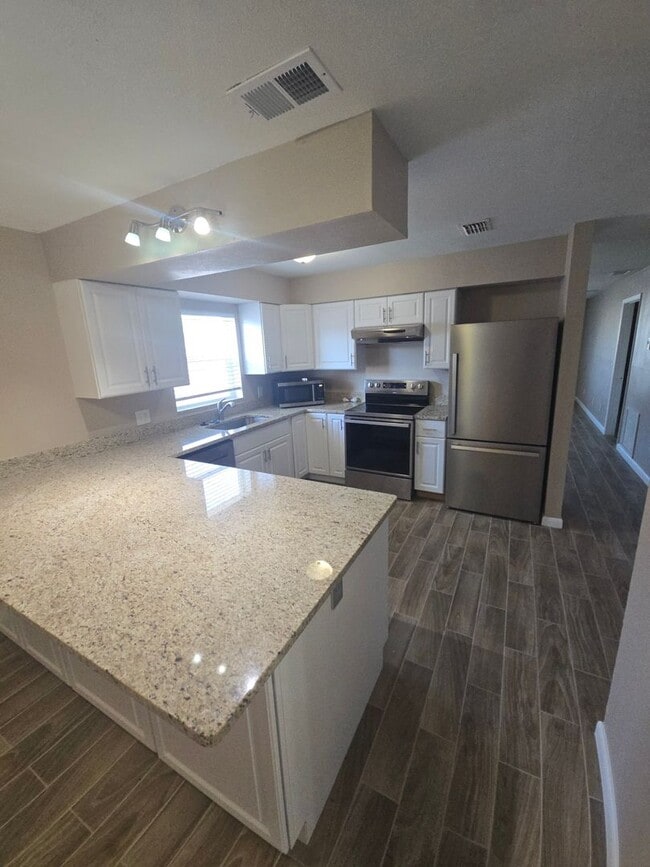 Building Photo - Nicely remodeled 2 bath 2 bed home