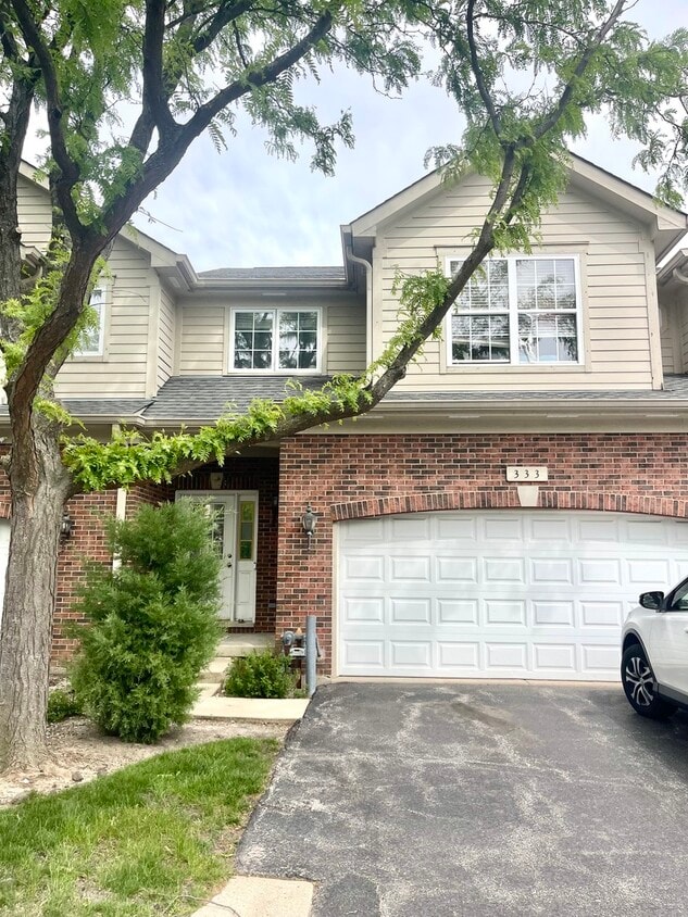 Primary Photo - 333 N W Pointe Dr