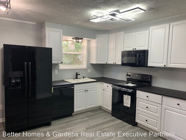 Building Photo - 4 br, 1.5 bath House - 138 Hickory Dr. S Cir