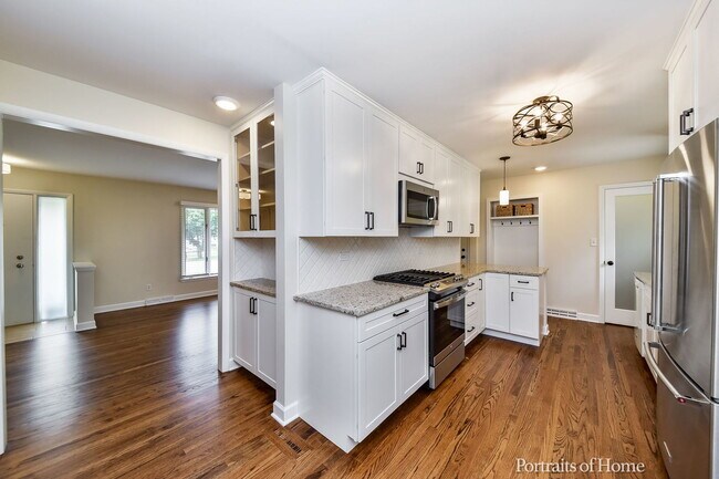 Foto del edificio - 311 Longview Dr