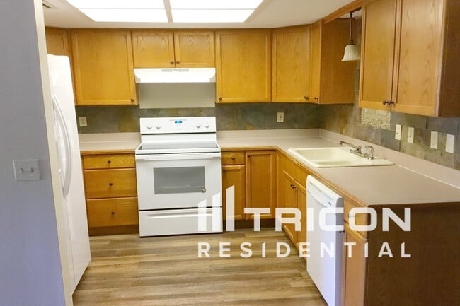 Foto del edificio - 1074 Deer Hollow Way