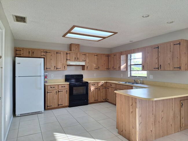 Building Photo - 2BR 1BA DUPLEX MAINLAND NEW SMYRNA BEACH