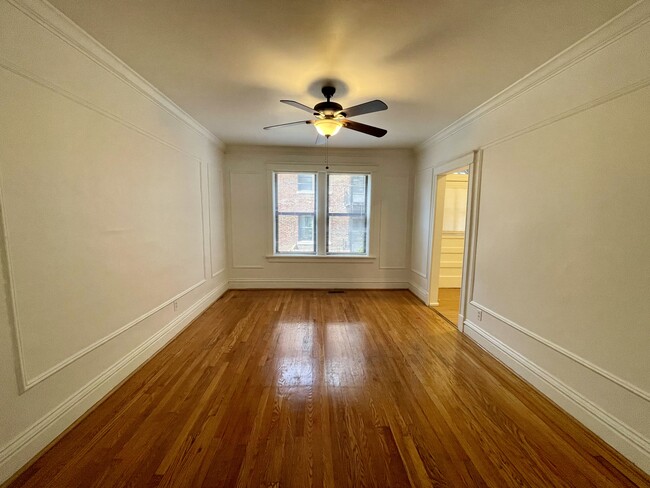 Foto del edificio - 6323 South Rosebury Ave