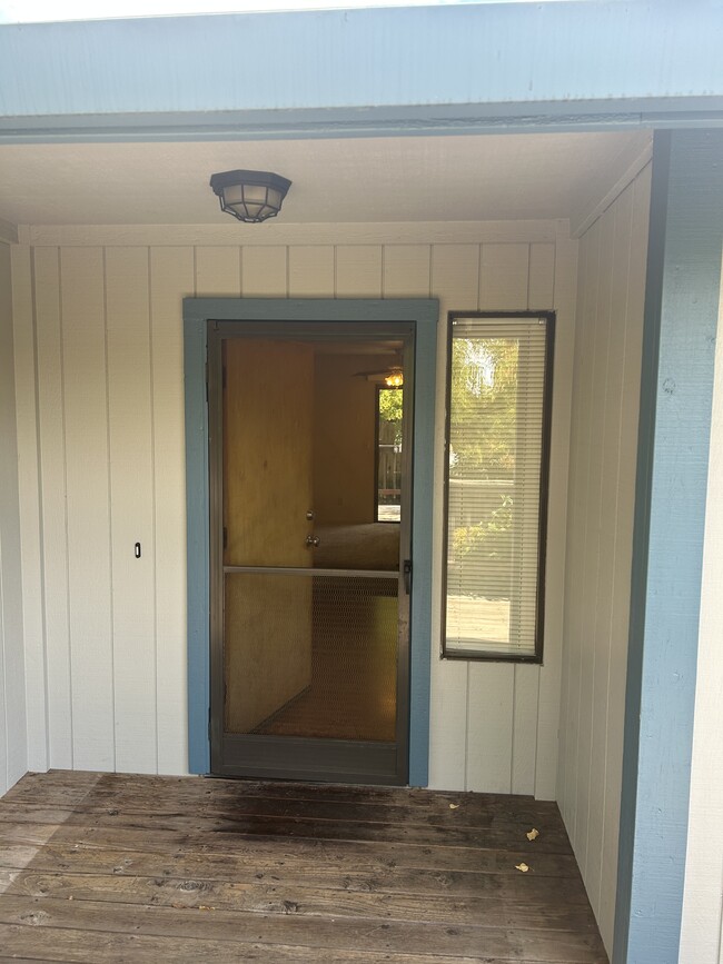 Building Photo - 11142 Linda Dr