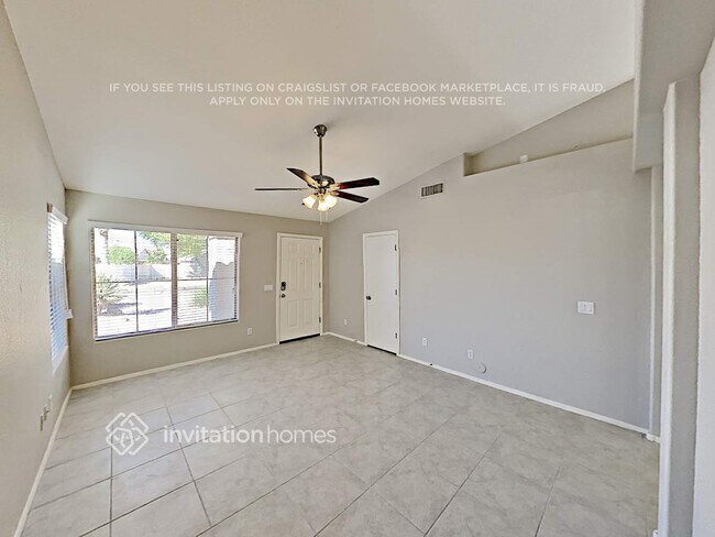 Foto del edificio - 1655 E Redfield Rd