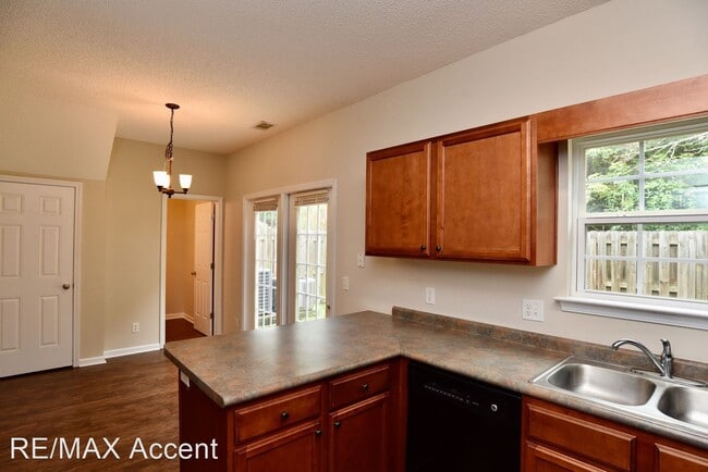 Building Photo - 32 Cypress Point Dr