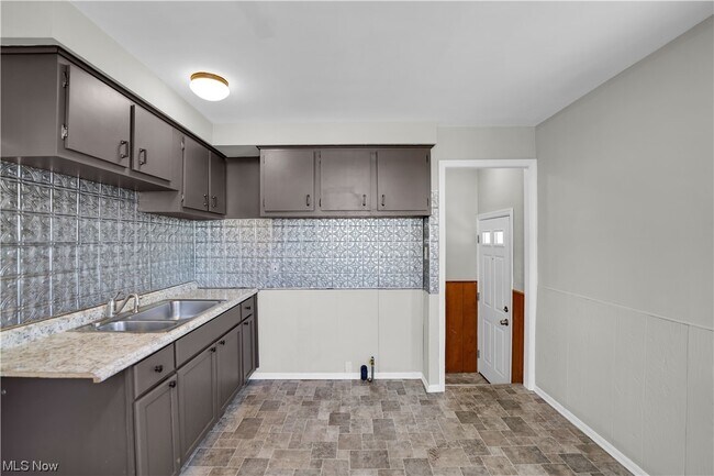 Building Photo - 16018 Turney Rd