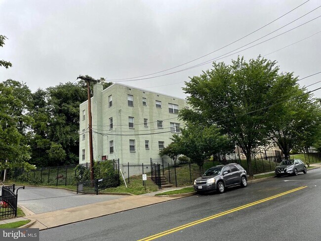 Foto del edificio - 4800 C St SE