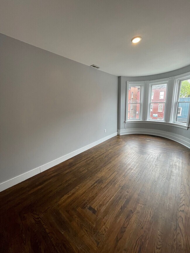 Building Photo - 103 Renwick St