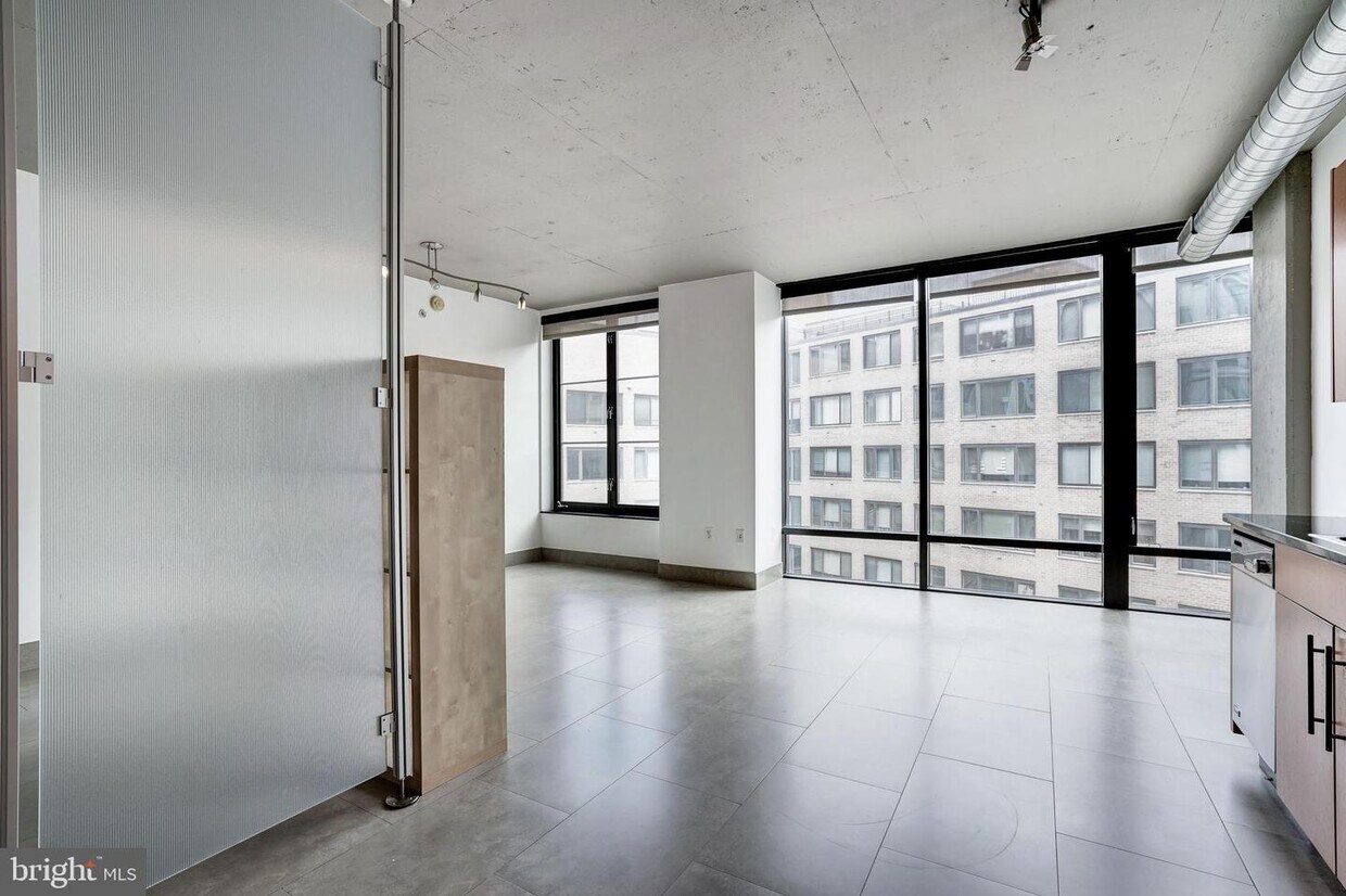 Foto principal - 1133 14th St NW