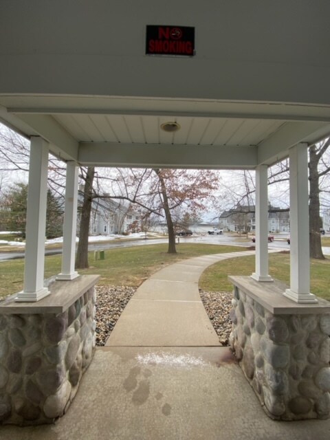 Foto del edificio - 827 W Barrington Cir