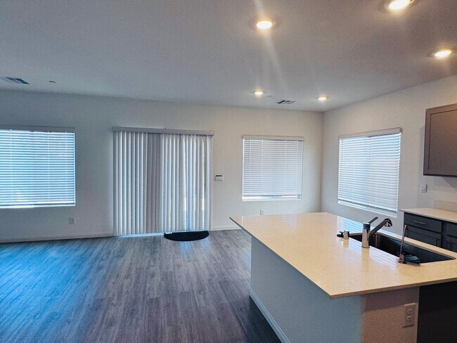 Building Photo - 1083 Saffron Toucan Ln