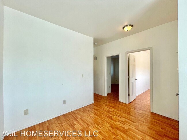 Foto del edificio - 8 br, 5 bath House - 4746 7th Ave NE