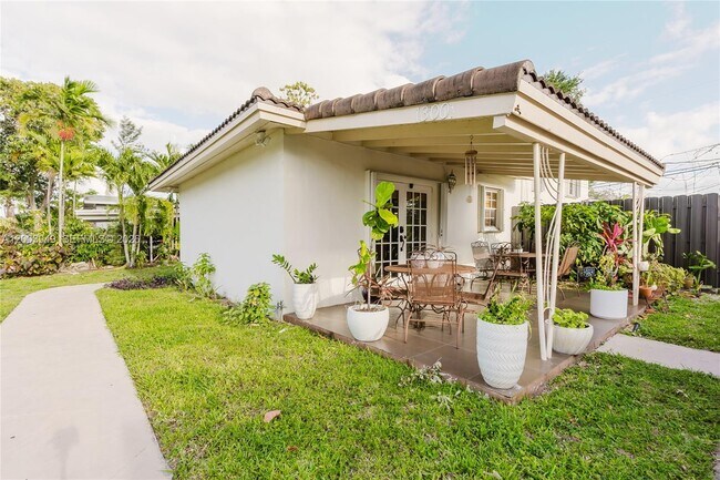 Foto del edificio - 1300 NE 204th St