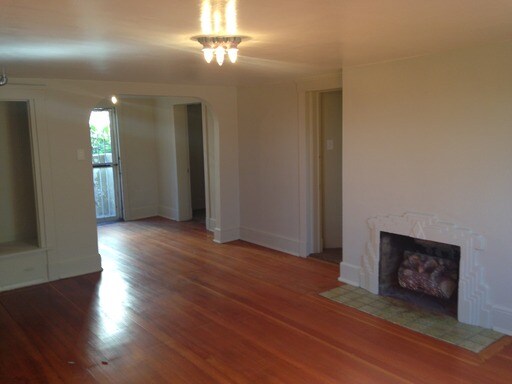 Building Photo - 548 N Columbus St