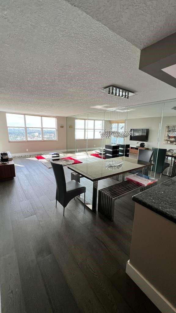 Foto del edificio - 3015 N Ocean Blvd