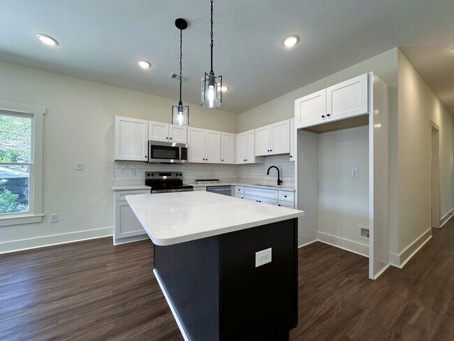 Building Photo - NEW CONSTRUCTION - Available August 2025!