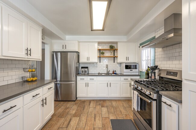 ¡Cocina totalmente equipada para que prepares deliciosas comidas caseras! - 4746 W 159th St