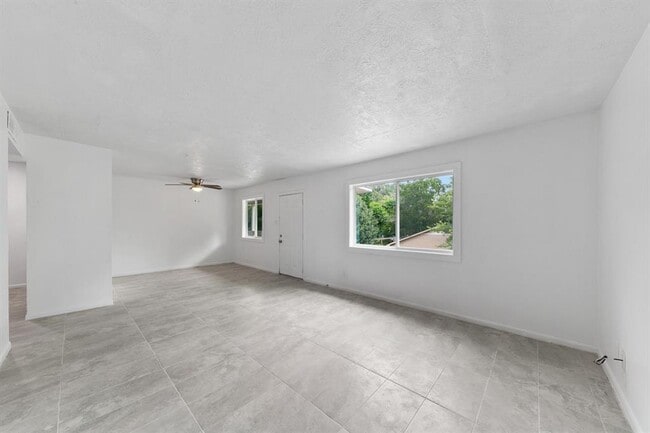 Building Photo - 1312 W Adoue St