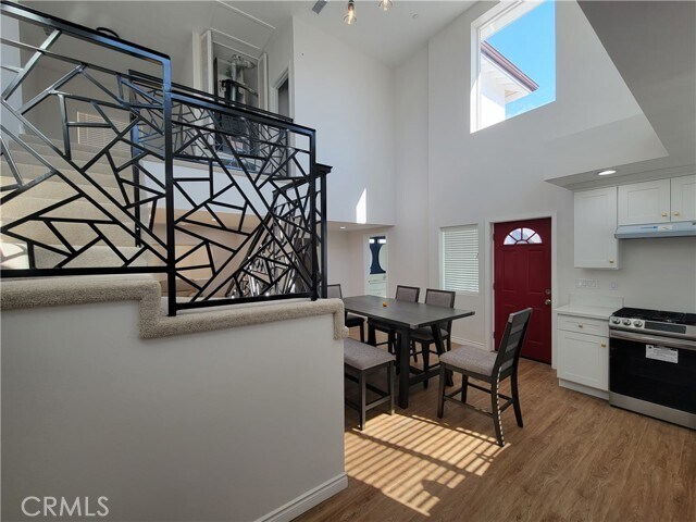 Building Photo - 1372 Carmona Ave