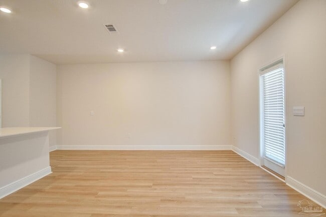 Building Photo - 2495 Cliff Hollow Cir