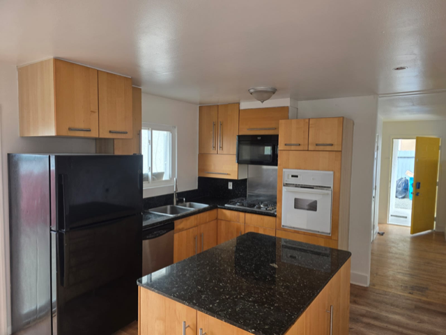 Building Photo - 351 Swan Way