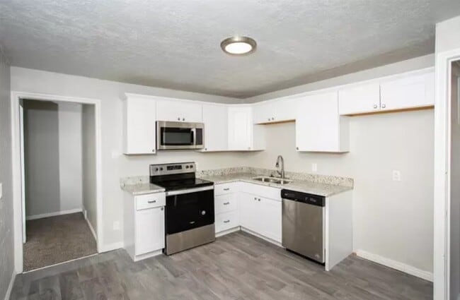 Building Photo - 12 E 400 N