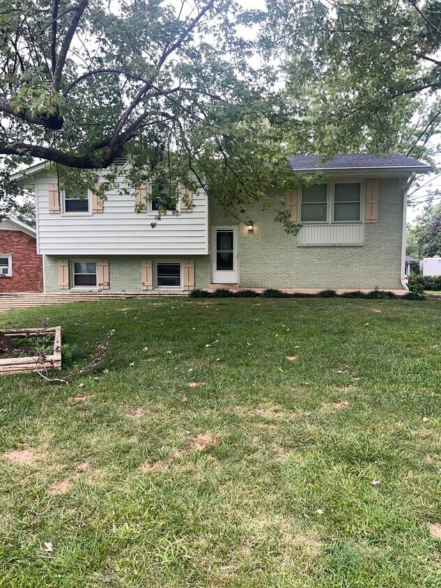 Primary Photo - 4 Bedroom, 1.5 Bathroom House