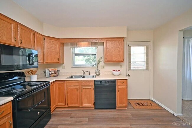 Foto del edificio - 8608 Linderwood Ln