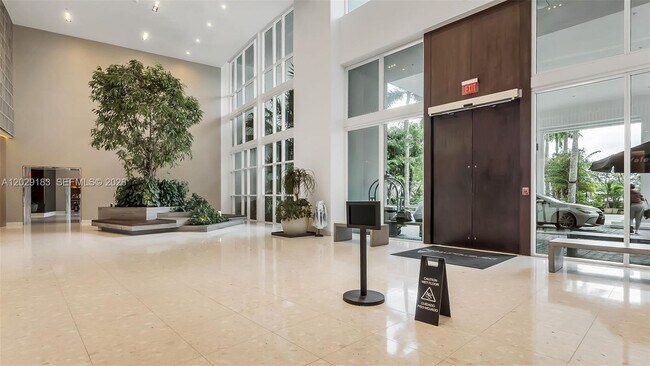 Foto del edificio - 2020 N Bayshore Dr