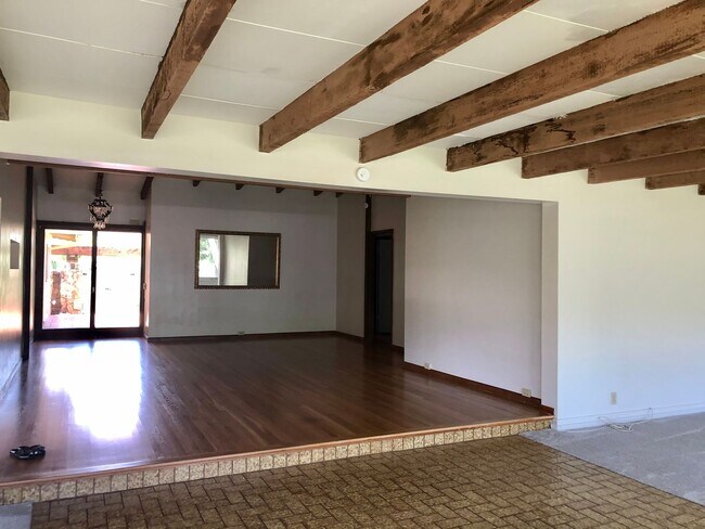 Foto del edificio - ENCHANTED LAKES 3/2/1, ENJOY KA'ELEPULU CANAL IN YOUR BACKYARD