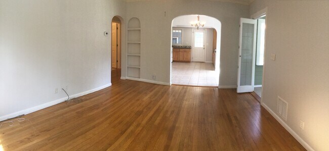 Building Photo - 620 Eola Dr