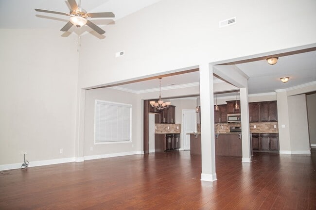 Building Photo - 4 Bedroom 2 Bathroom Rental in Cullman City.