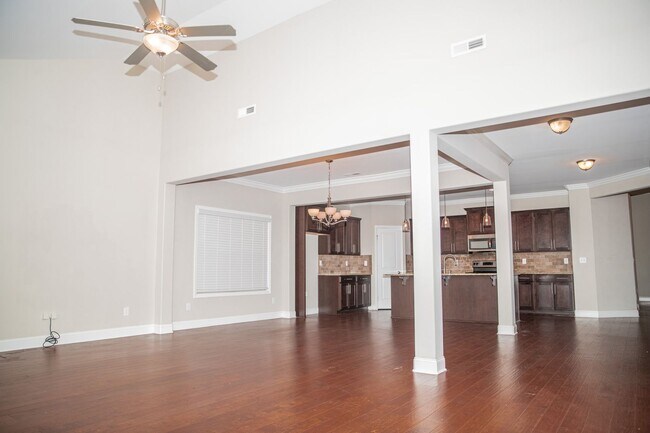 Foto del edificio - 4 Bedroom 2 Bathroom Rental in Cullman City.