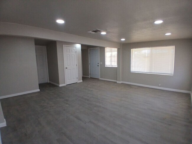 Building Photo - Charming Renovated 3-Bedroom Home for Rent