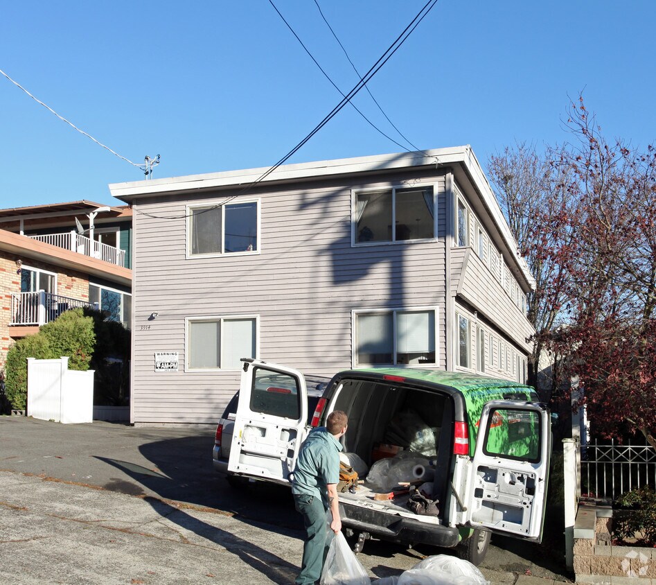 Building Photo - 3914 2nd Ave NE