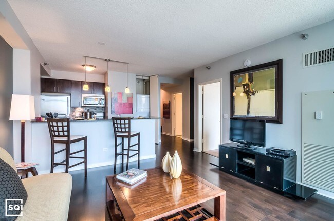 Building Photo - STREETERVILLE: Roof deck and in-unit W/D