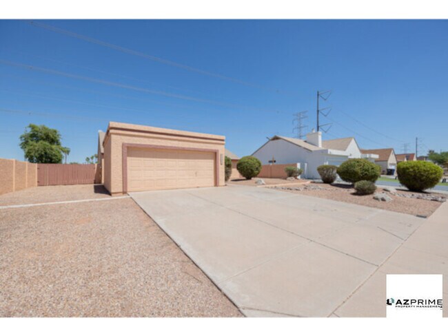 Building Photo - Bright &amp; Spacious 3/2 Tempe Home - Vau...